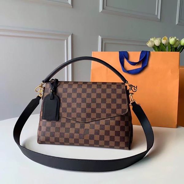 posting metarial beaubourg mm real leather messenger bags crossbody bag shoulder handbag crossbody bag commuter bag with box b056, Black
posting metarial beaubourg mm real leather messenger bags crossbody bag shoulder handbag crossbody bag commuter bag with box b056, Black