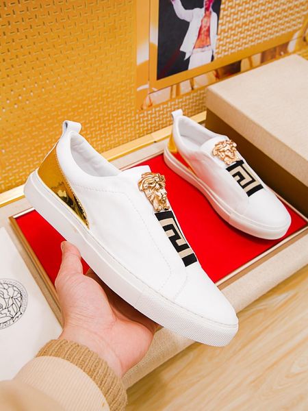 2020 young luxury design printed embroidery stitching men's low-lace-up casual shoes, high-quality fashionable wild sports shoes, Black
2020 young luxury design printed embroidery stitching men's low-lace-up casual shoes, high-quality fashionable wild sports shoes, Black