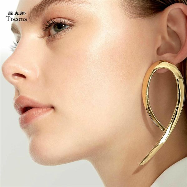 bohemian exaggerate twisted metal drop earring gold alloy dangle earring brincos for women jewelry accessories 6146, Golden
bohemian exaggerate twisted metal drop earring gold alloy dangle earring brincos for women jewelry accessories 6146, Golden