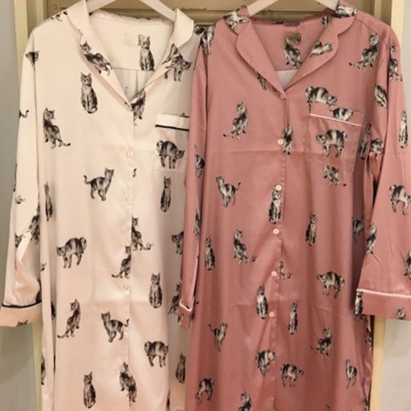 new new cat pattern women's silky lustre nightgown home clothes cat home clothes, Blue;red
new new cat pattern women's silky lustre nightgown home clothes cat home clothes, Blue;red