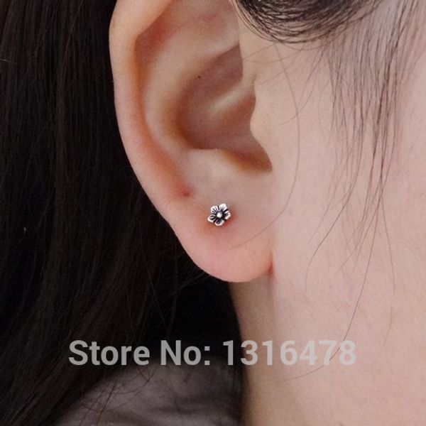 925 sterling silver earring stylish simplicity flower daisy stud earring personality trend pretty sweet woman girl ear jewelry, Golden;silver
925 sterling silver earring stylish simplicity flower daisy stud earring personality trend pretty sweet woman girl ear jewelry, Golden;silver