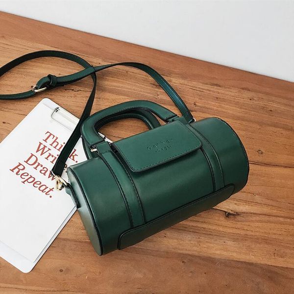 factory wholesale women handbag new simple joker leather messenger bag street trend leather shoulder bag retro leather fashion bag
factory wholesale women handbag new simple joker leather messenger bag street trend leather shoulder bag retro leather fashion bag