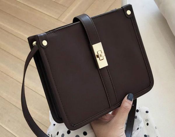 2020 new fashion texture shoulder messenger designer wild temperament simple small square bag drop shipping
2020 new fashion texture shoulder messenger designer wild temperament simple small square bag drop shipping