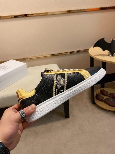 2020p luxury men's medusa printed low-casual tide shoes, high-quality fashion catwalk shoes outdoor sports shoes, size: 38-45, Black
2020p luxury men's medusa printed low-casual tide shoes, high-quality fashion catwalk shoes outdoor sports shoes, size: 38-45, Black