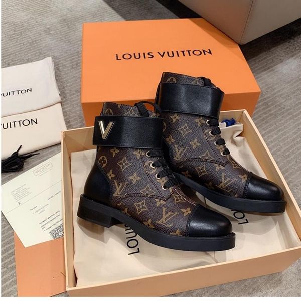 03 designer luxury casual fashion short boots, outdoor casual travel shoes, fast delivery, original box, Black
03 designer luxury casual fashion short boots, outdoor casual travel shoes, fast delivery, original box, Black