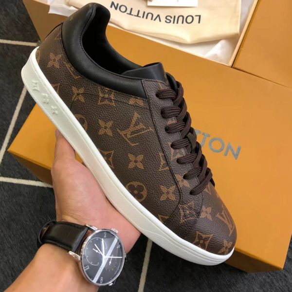 35 men's designer casual sports shoes, fashion brand outdoor casual shoes, trainers. fast delivery in original box packaging, Black
35 men's designer casual sports shoes, fashion brand outdoor casual shoes, trainers. fast delivery in original box packaging, Black