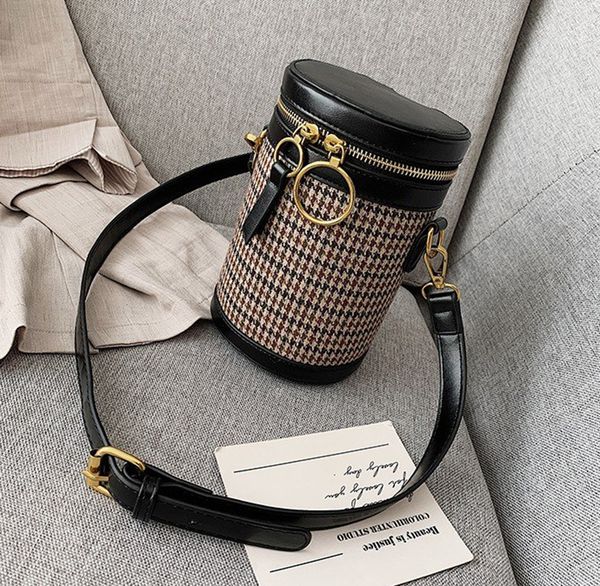 женщины bucket crossbody сумка плечо пакеты плед дама ретро мода сумка твердый цилиндрический женский чехол
женщины bucket crossbody сумка плечо пакеты плед дама ретро мода сумка твердый цилиндрический женский чехол