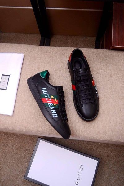 2020w limited edition custom bee letter embroidery low-wild casual men's sports shoes, high-end fashion sports shoes, size: 38-451, Black
2020w limited edition custom bee letter embroidery low-wild casual men's sports shoes, high-end fashion sports shoes, size: 38-451, Black