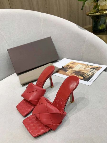 new 2020 luxury slippers women fashion designer dress slippers matte leather women's shoes open toe square mouth sheepskin surface pad, Black
new 2020 luxury slippers women fashion designer dress slippers matte leather women's shoes open toe square mouth sheepskin surface pad, Black
