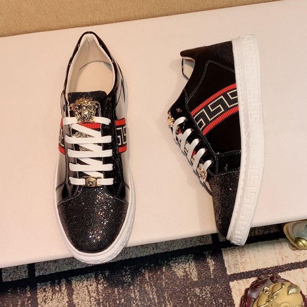 2020 high-quality fashion embossed leather low-casual men's tide shoes, stylish and comfortable flat-bottom sneakers, size: 38-45, Black
2020 high-quality fashion embossed leather low-casual men's tide shoes, stylish and comfortable flat-bottom sneakers, size: 38-45, Black