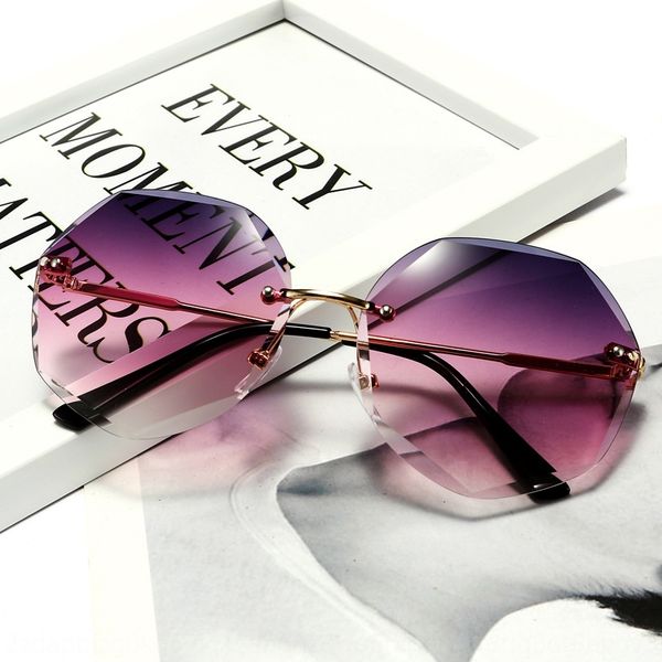 1-58 new cut-edge sun women's all-match fashionable high-end ocean chips can be matched with box cloth box sunglasses sunglasses, White;black
1-58 new cut-edge sun women's all-match fashionable high-end ocean chips can be matched with box cloth box sunglasses sunglasses, White;black