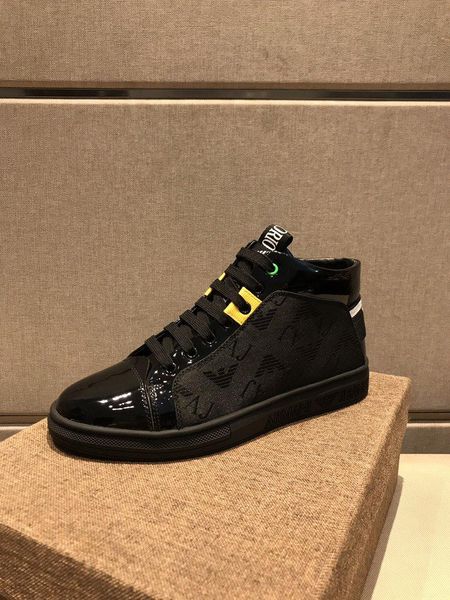 2020z high-end limited edition leather fashion men's high-casual shoes, fashion wild outdoor sports shoes, original box packaging 
2020z high-end limited edition leather fashion men's high-casual shoes, fashion wild outdoor sports shoes, original box packaging