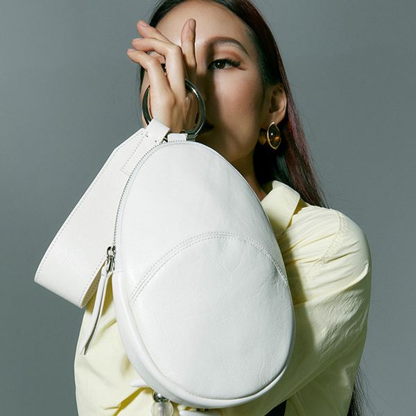 luxury designer bags for women 2020 shoulder bag women new oval ring hand bag fashion one shoulder messenger
luxury designer bags for women 2020 shoulder bag women new oval ring hand bag fashion one shoulder messenger