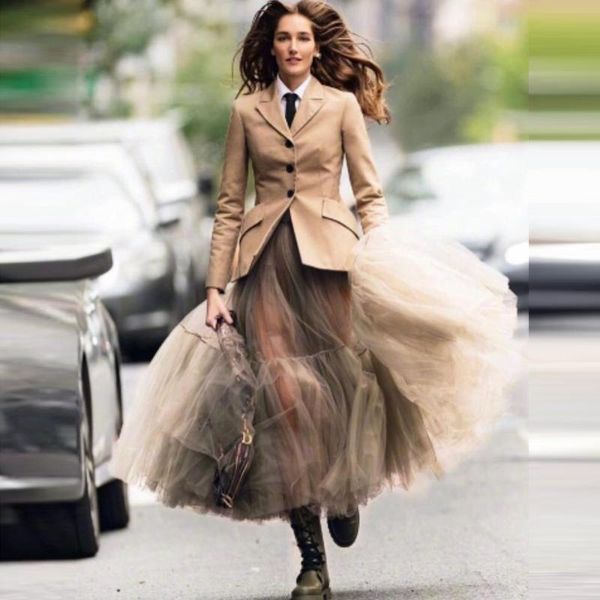 2020 suit tulle skirts women new fashion ruffled tulle skirt long maxi see through sheer girls party prom dressing skirt, Black
2020 suit tulle skirts women new fashion ruffled tulle skirt long maxi see through sheer girls party prom dressing skirt, Black