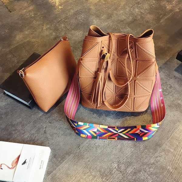 2019 korean style water cube splicing triangle color belt female bucket bucket bag single shoulder slanting women's bag, White
2019 korean style water cube splicing triangle color belt female bucket bucket bag single shoulder slanting women's bag, White