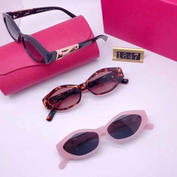 2020 new designer sunglasses luxury fashion brand for woman glasses driving uv adumbral with box logo new sunglasses 1847, White;black
2020 new designer sunglasses luxury fashion brand for woman glasses driving uv adumbral with box logo new sunglasses 1847, White;black