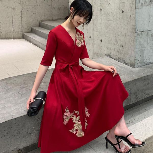 burgundy flower appliques pleated formal party dress gown women chinese traditional bride wedding dresses v-neck short dress, Red
burgundy flower appliques pleated formal party dress gown women chinese traditional bride wedding dresses v-neck short dress, Red