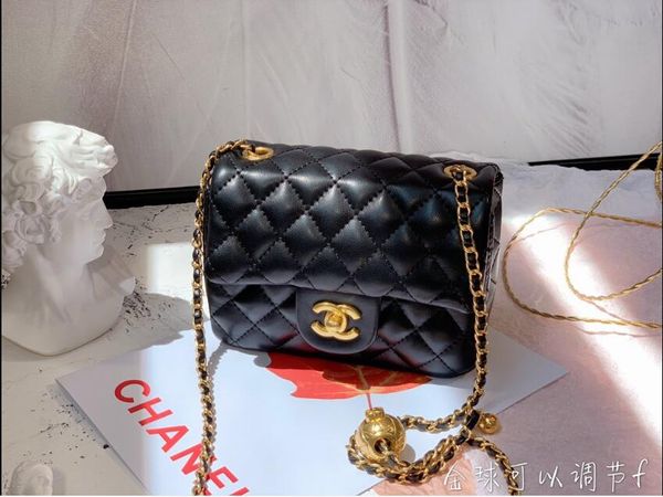 the new spring and summer of 2020 one shoulder inclined shoulder bag plaid metal double chain bag contracted fashion design joker
the new spring and summer of 2020 one shoulder inclined shoulder bag plaid metal double chain bag contracted fashion design joker