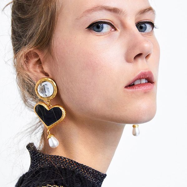 exaggerated resin love-shaped drop oil earrings women's imitation pearl earrings new style, Golden
exaggerated resin love-shaped drop oil earrings women's imitation pearl earrings new style, Golden