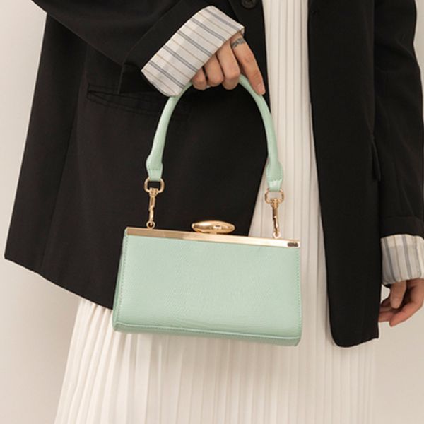 2020 new fashion wide shoulder strap handle women clip bags three-dimensional solid color women shoulder messenger bags 2020
2020 new fashion wide shoulder strap handle women clip bags three-dimensional solid color women shoulder messenger bags 2020