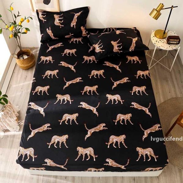 2/3 pcs fitted bed sheet sets on elastic leopard black color bed sheets single/twin//king draps de lit fitted sheet
2/3 pcs fitted bed sheet sets on elastic leopard black color bed sheets single/twin//king draps de lit fitted sheet