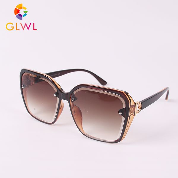 2020 new women's sunglasses luxury women sun glasses vintage square frame eyewear brand sunglasess gradient ladies driving glass, White;black
2020 new women's sunglasses luxury women sun glasses vintage square frame eyewear brand sunglasess gradient ladies driving glass, White;black
