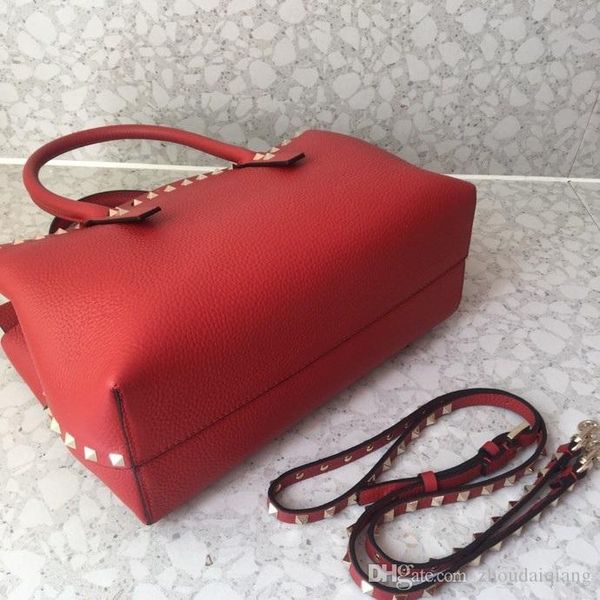 drop struck leather oblique litchi grain hand to carry bag shoulder shock 100%leather luxury designer bag totes three colors style pgpk, Red;black
drop struck leather oblique litchi grain hand to carry bag shoulder shock 100%leather luxury designer bag totes three colors style pgpk, Red;black