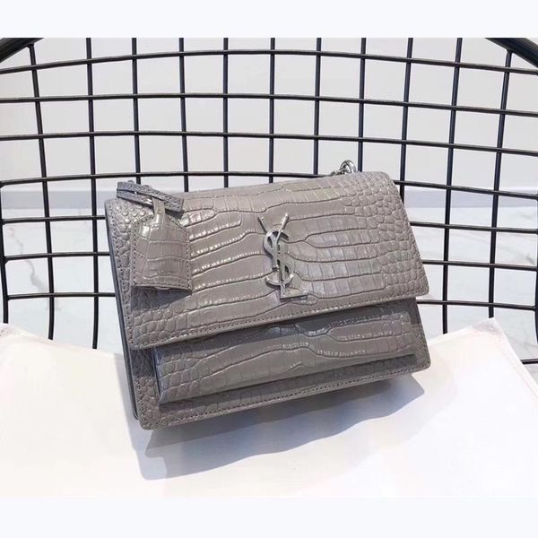 2020ed designer luxury shoulder bag with original box, designer hand-made with high-quality materials for fast delivery within 10 days, Red;black 
2020ed designer luxury shoulder bag with original box, designer hand-made with high-quality materials for fast delivery within 10 days, Red;black