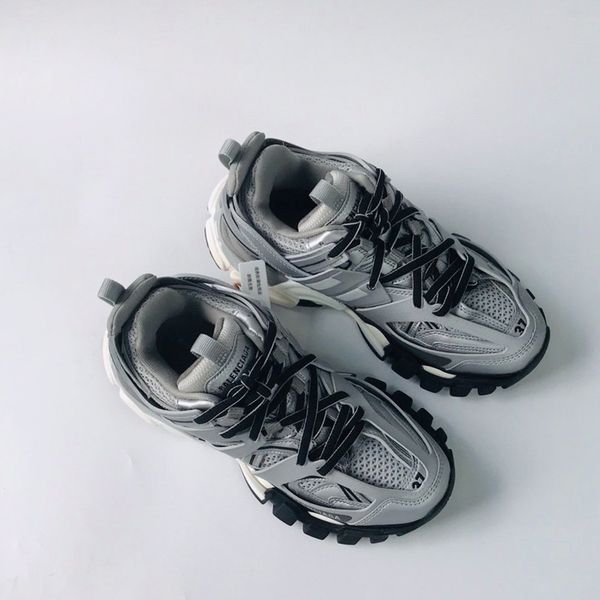 202017 designer to create casual and comfortable all-match sports shoes, travel shoes outsole non-slip design with original box delivery, Black
202017 designer to create casual and comfortable all-match sports shoes, travel shoes outsole non-slip design with original box delivery, Black
