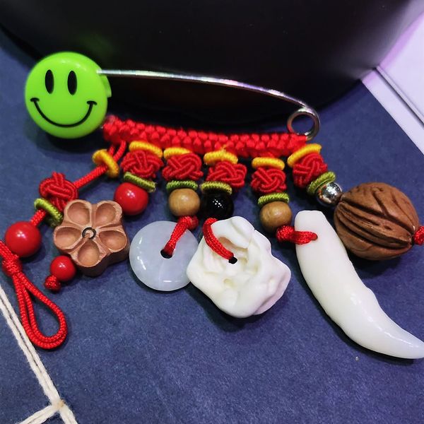 new baby red rope shock pig bone brooch peach kernel dog teeth red rope diy diy accessories accessories, Silver
new baby red rope shock pig bone brooch peach kernel dog teeth red rope diy diy accessories accessories, Silver