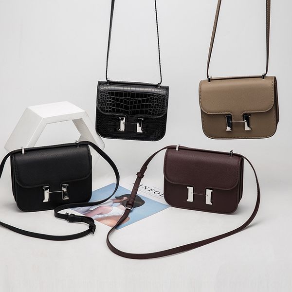 2019 new fashion women's h home satchel satchel home buckle shoulder messenger ins simple stewardess bag female tofu bag 
2019 new fashion women's h home satchel satchel home buckle shoulder messenger ins simple stewardess bag female tofu bag