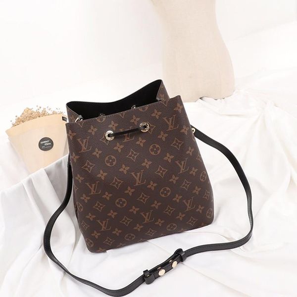 drop ship vintage womens leather bucket bag handbag drawstring ladies shoulder bag messenger large capacity crossbody bags with origin box
drop ship vintage womens leather bucket bag handbag drawstring ladies shoulder bag messenger large capacity crossbody bags with origin box