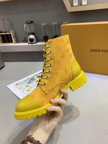 new12 ladies casual boots fashion pattern women's shoes thick bottom ladies martin boots original box packaging fast deliv, Black
new12 ladies casual boots fashion pattern women's shoes thick bottom ladies martin boots original box packaging fast deliv, Black