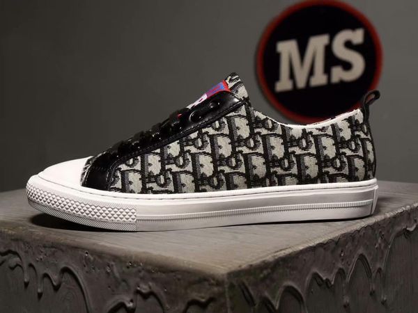 2020-2019s summer new limited edition men's wild casual shoes, fashion sports shoes, original packaging shoe box delivery, yardage: 38
2020-2019s summer new limited edition men's wild casual shoes, fashion sports shoes, original packaging shoe box delivery, yardage: 38