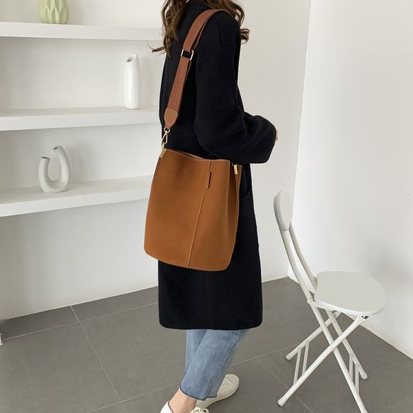 bag women 2020 new fashion cross arm one shoulder frosted large capacity fashion leisure broadband bucket bag
bag women 2020 new fashion cross arm one shoulder frosted large capacity fashion leisure broadband bucket bag