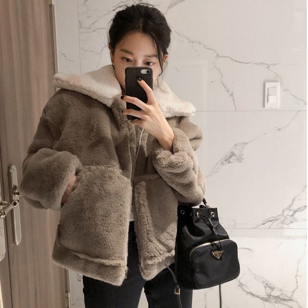 2020 new women's jacket winter coat women faux fur coats female warm thick woman clothing womenswear mulheres casacos lxr305, Black
2020 new women's jacket winter coat women faux fur coats female warm thick woman clothing womenswear mulheres casacos lxr305, Black