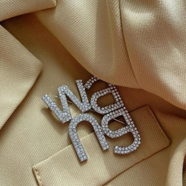 2020 vintage bling full rhinestone wang word brooches pins for women collar accessories luxury crystal letter brooch pin jewelry, Gray
2020 vintage bling full rhinestone wang word brooches pins for women collar accessories luxury crystal letter brooch pin jewelry, Gray