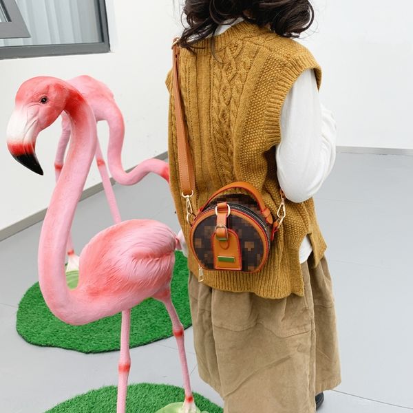 2020 season new fashion korean round printed children's mini portable small shoulder slung small bag women's bag
2020 season new fashion korean round printed children's mini portable small shoulder slung small bag women's bag