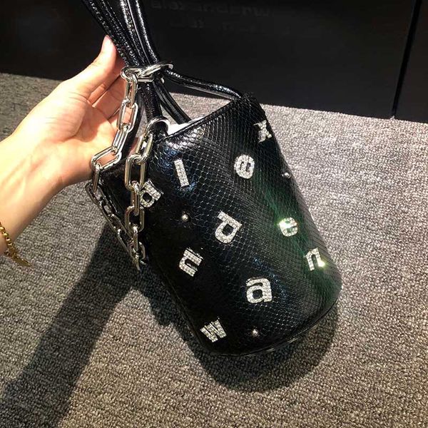 fashionable women's handbag high-end customized quality handbag classic business leisure brand one-shoulder oblique straddle bag 040
fashionable women's handbag high-end customized quality handbag classic business leisure brand one-shoulder oblique straddle bag 040