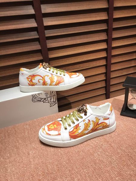 2020r high-end custom leather men's casual shoes, fashion wild sports shoes, original packaging shoe box delivery, yardage: 38-45
2020r high-end custom leather men's casual shoes, fashion wild sports shoes, original packaging shoe box delivery, yardage: 38-45