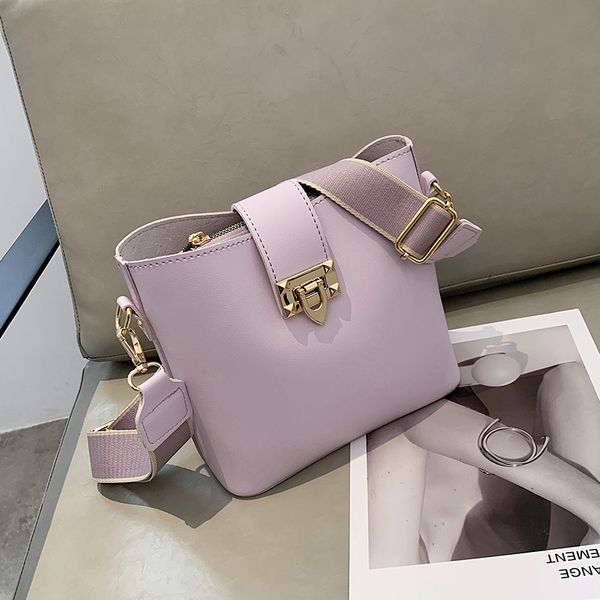 new french design fashion bucket bag handbag & elegant shoulder bag messenger width 21cm height 20cm thickness 10cm
new french design fashion bucket bag handbag & elegant shoulder bag messenger width 21cm height 20cm thickness 10cm