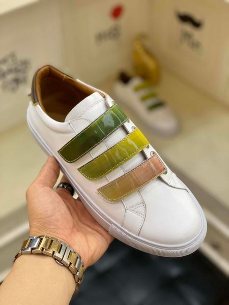 2020 wholesale men and women white open shoes fashion designer men and women black stitching casual shoes 3 color low-sneakers 898, Black;red
2020 wholesale men and women white open shoes fashion designer men and women black stitching casual shoes 3 color low-sneakers 898, Black;red
