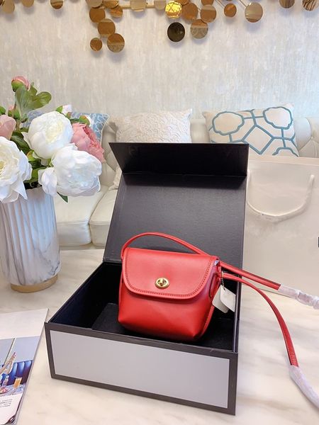 single shoulder messenger bag calf-skin small square bag locking buckle genuine leather fruit bag female spring and autumn
single shoulder messenger bag calf-skin small square bag locking buckle genuine leather fruit bag female spring and autumn