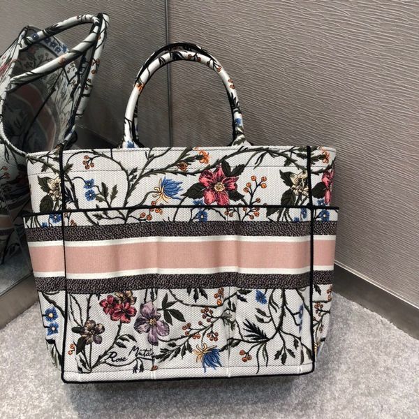 7a high-end custom quality classic lady's shopping bag garden series embroidery, with expensive gas capacity enough
7a high-end custom quality classic lady's shopping bag garden series embroidery, with expensive gas capacity enough