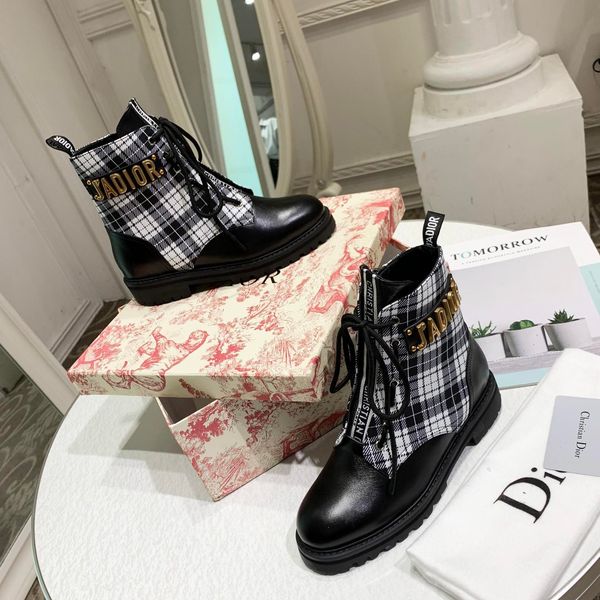 new6 luxury designer high ladies shoes fashion all-match ladies sports boots outdoor ladies motorcycle boots original box packaging, Black
new6 luxury designer high ladies shoes fashion all-match ladies sports boots outdoor ladies motorcycle boots original box packaging, Black