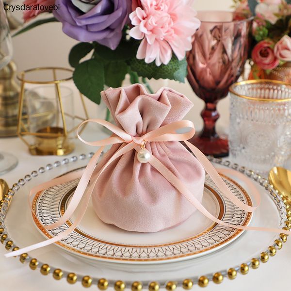 luxury packing drawstring velvet pouch sachet gift bag for jewelry wedding candy boxes with pearl string decor favors bags
luxury packing drawstring velvet pouch sachet gift bag for jewelry wedding candy boxes with pearl string decor favors bags