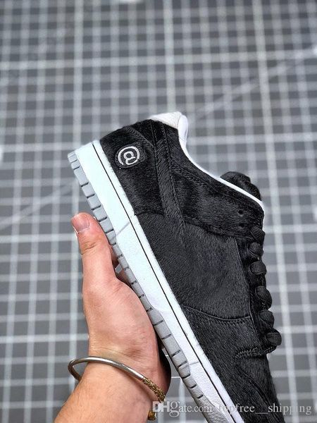 2020 new medicom toy x sb dunk low be@rbrick skate shoes black sail hairy upper running shoes men sports sneakers with box