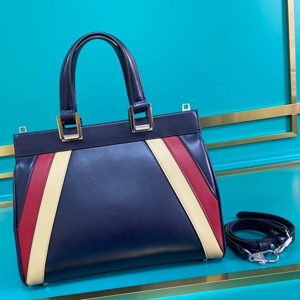 classic ladies handbag 7a high-end custom quality fashion style metal accessories with detachable long shoulder strap
classic ladies handbag 7a high-end custom quality fashion style metal accessories with detachable long shoulder strap