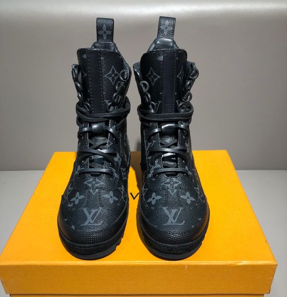 new16 ladies casual boots fashion wild women's shoes thick bottom ladies martin boots original box packaging fast delivery, Black
new16 ladies casual boots fashion wild women's shoes thick bottom ladies martin boots original box packaging fast delivery, Black