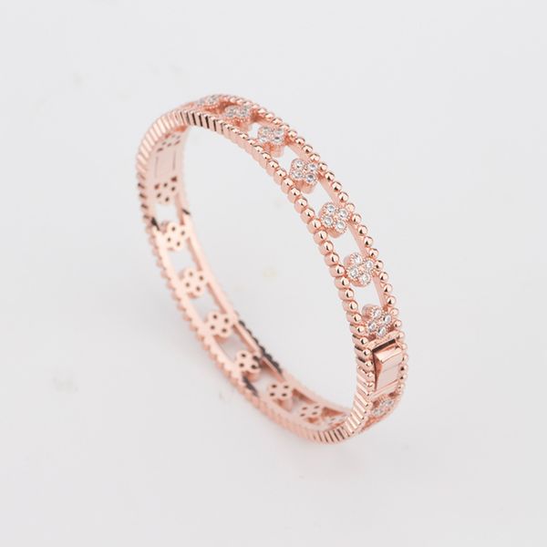 2020 fashion four leaf series copper plating gold inlaid zircon bangle open chrysanthemum bracelet hollowed out women's bracelet wholes, Black
2020 fashion four leaf series copper plating gold inlaid zircon bangle open chrysanthemum bracelet hollowed out women's bracelet wholes, Black